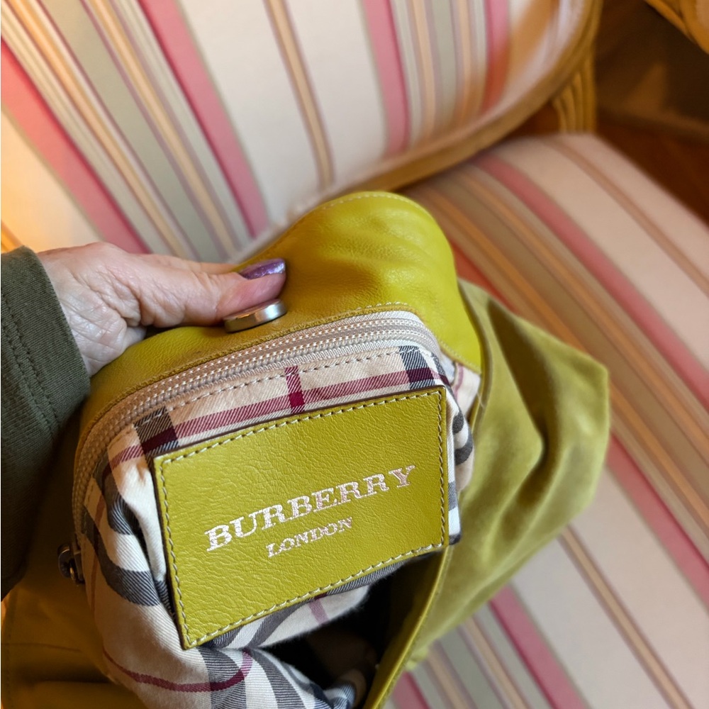 Oh So Chic Burberry Green Suede Shoulder/Hobo Bag Horn Closure. COA included. - Picture 2 of 13